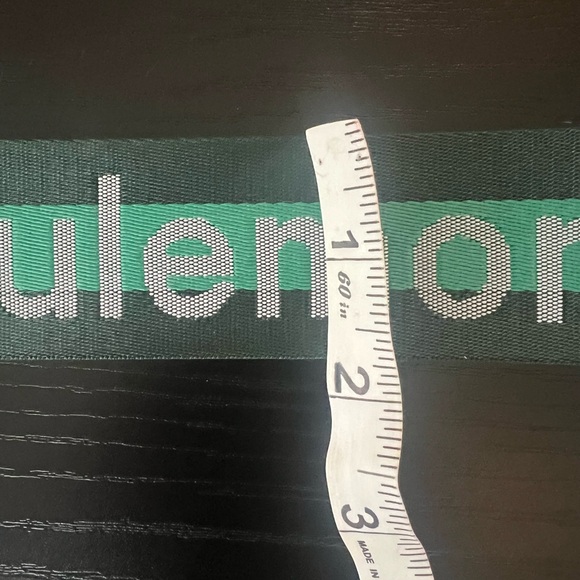 Lululemon never lost keychain wordmark legacy green/cascadia green/ white - Picture 4 of 5